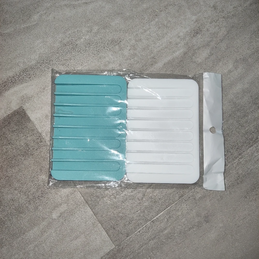 2 Pack Self Draining Soap Holder Tray Silicone Soap Dish Bathroom Kitchen New
